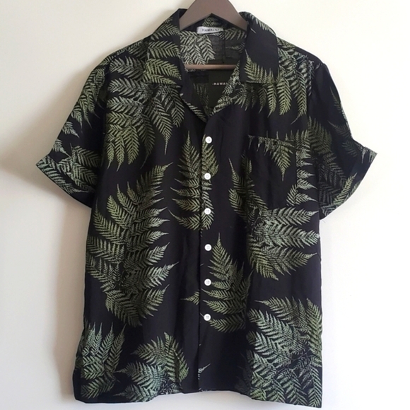 Hawalili shortsleeve buttonup shirt - Picture 1 of 3